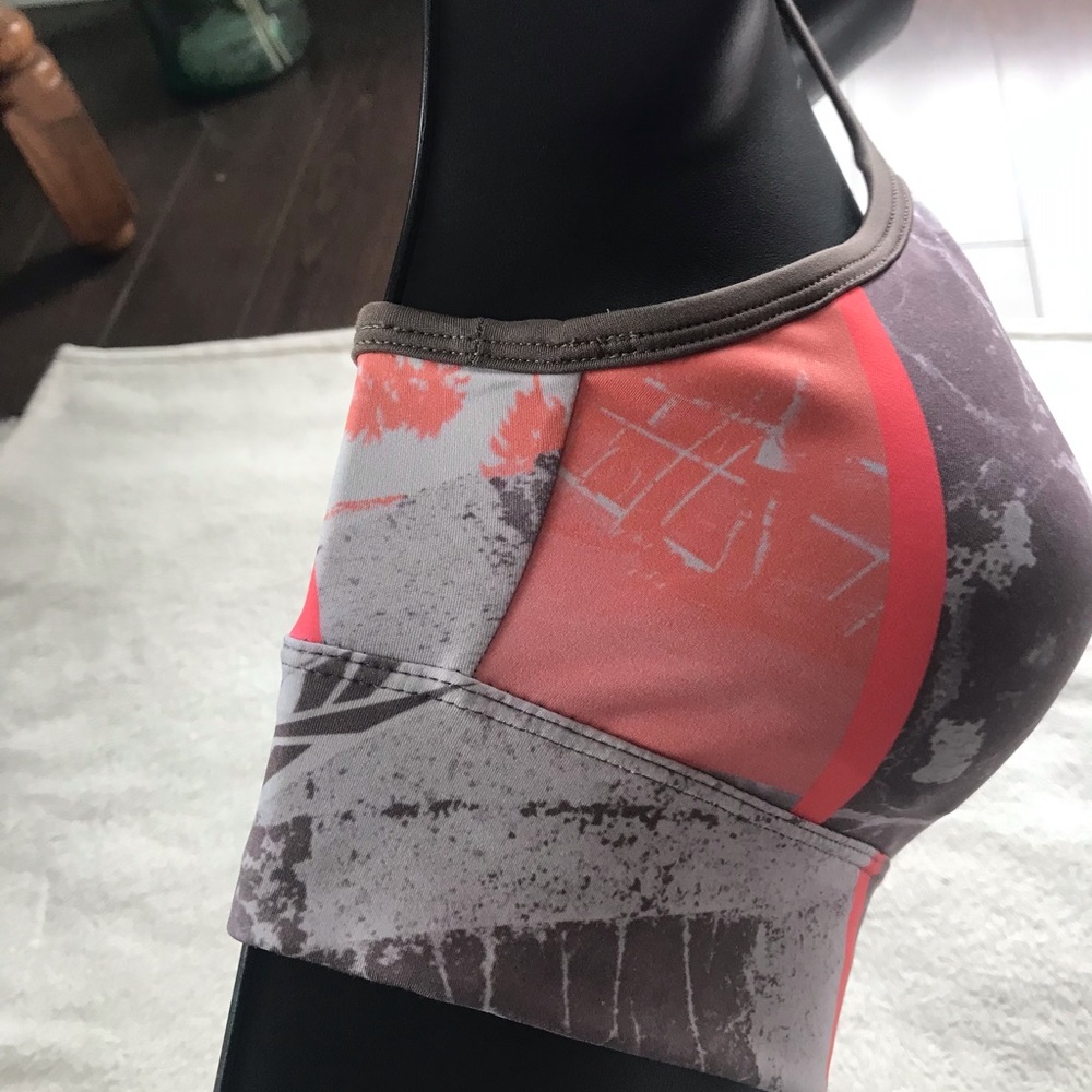 Reebok Workout Ready AOP marble print sports bra - Picture 7 of 10